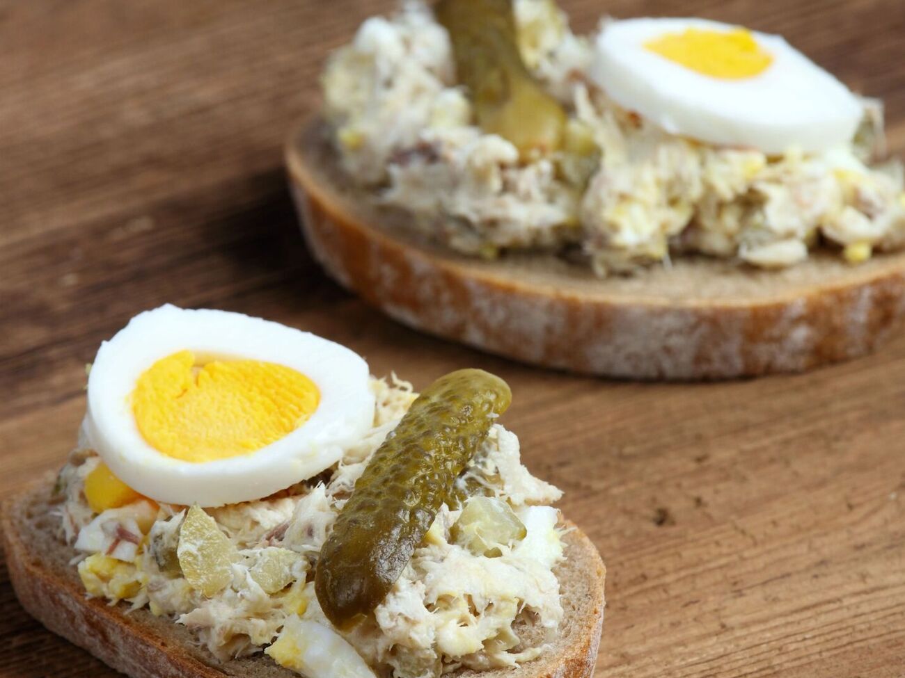 Для намазки вам понадобятся фета, сулугуни и шпинат