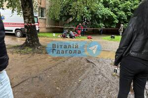 За словами одного зі студентів, загиблий незадовго до трагедії на перерві усміхнувся і сказав: "Я, напевно, не здав це. Не здав НМТ…"