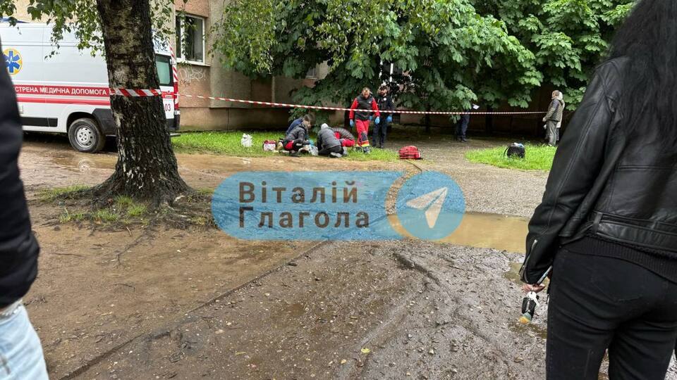 По словам одного из студентов, погибший незадолго до трагедии на перемене улыбнулся и сказал: "Я, наверное, не сдал это. Не сдал НМТ…"