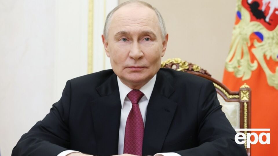 Путін також залишається непохитним у своїй вимозі, щоб Україні було назавжди заборонено вступати в НАТО