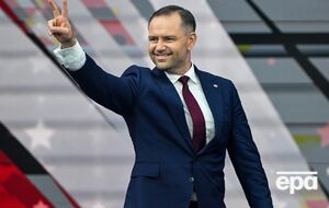 Навроцкий заявил, что это был никотиновый пакетик, и призвал Тшасковского вместе пройти тест на наличие наркотиков в организме
