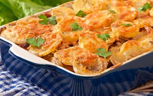 Запекать блюдо в духовке нужно 30–35 минут