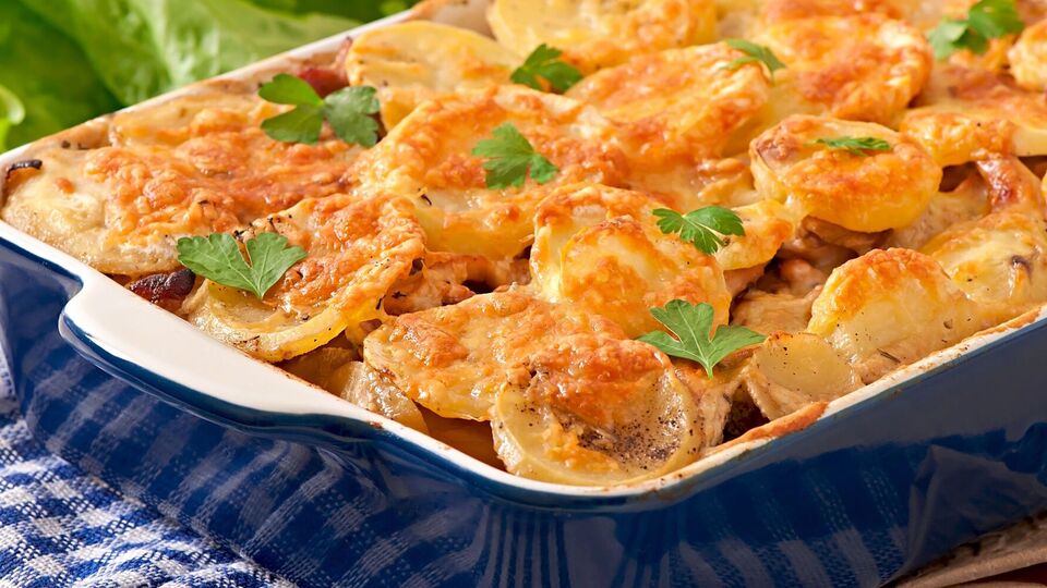 Запекать блюдо в духовке нужно 30–35 минут