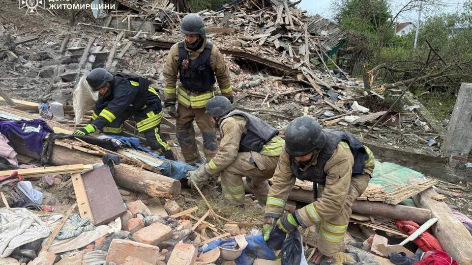 Вследствие атаки РФ погибли Роман, Тамара и Станислав Мартынюки. По сообщению Коростышевской общины, их родители находятся в больнице, мама – в тяжелом состоянии