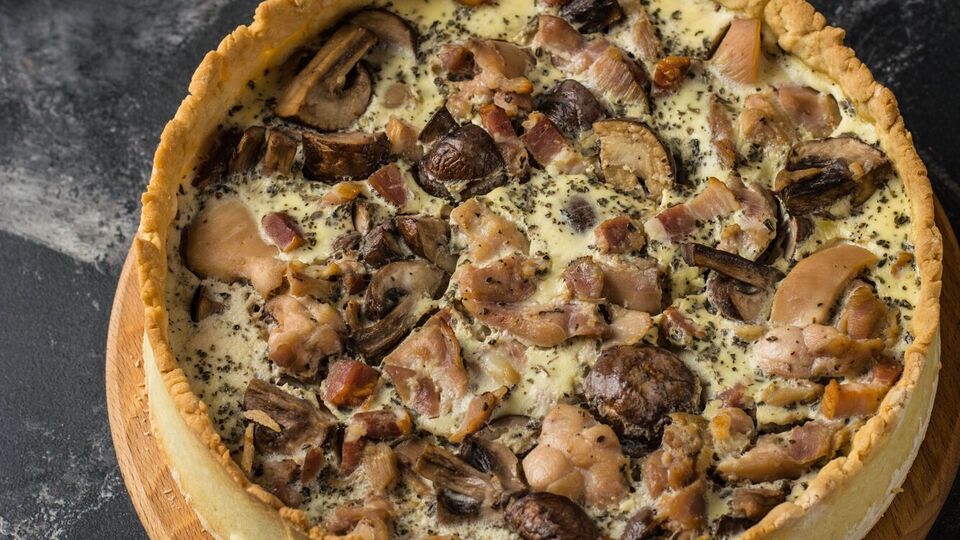 Пиріг потрібно випікати в духовці приблизно 30–40 хвилин