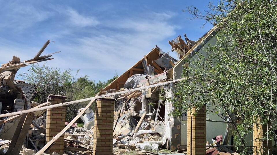 Окупанти поцілили у приватний будинок