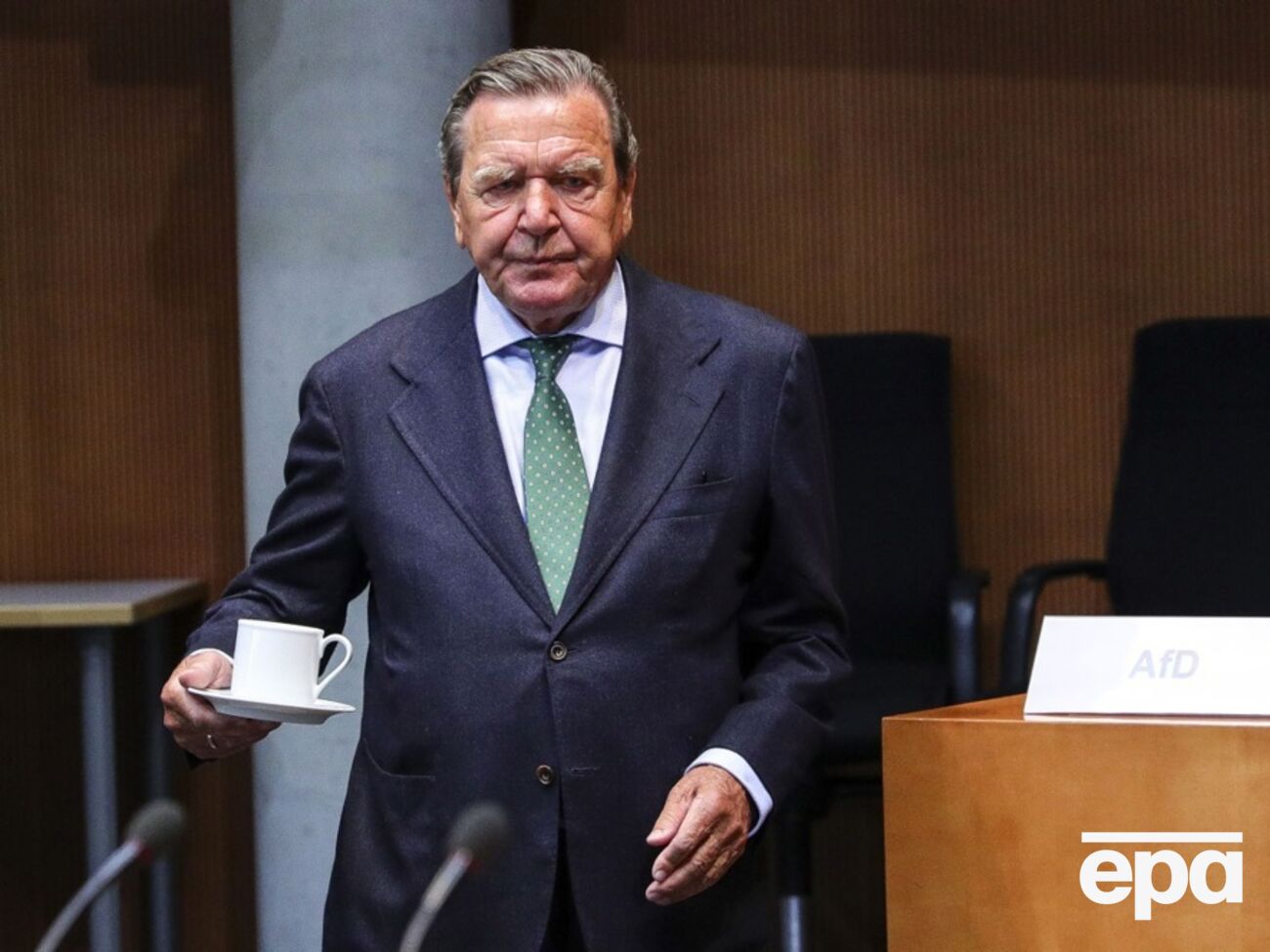 Шредер був канцлером із 1998-го до 2005 року