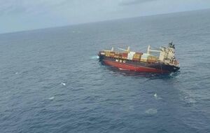 Судно перевозило 640 контейнеров