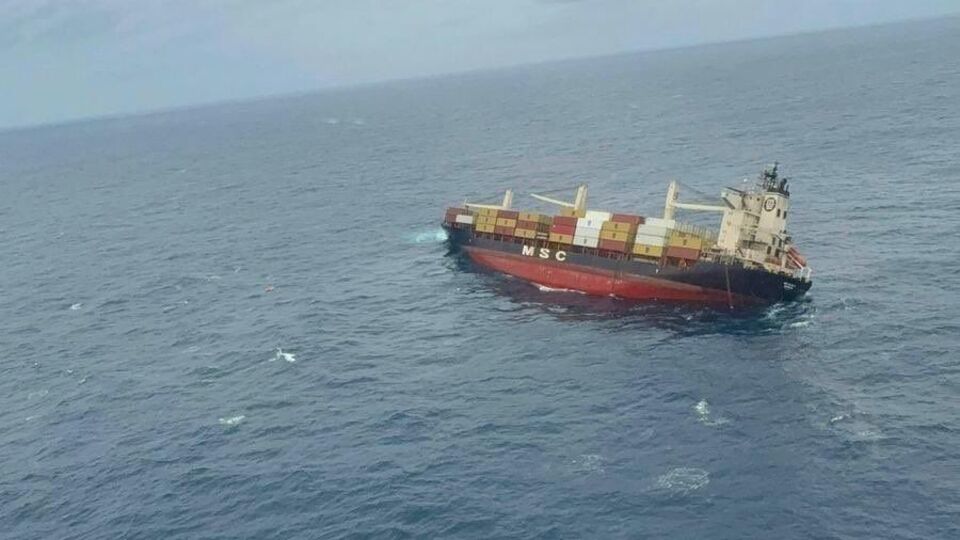 Судно перевозило 640 контейнеров