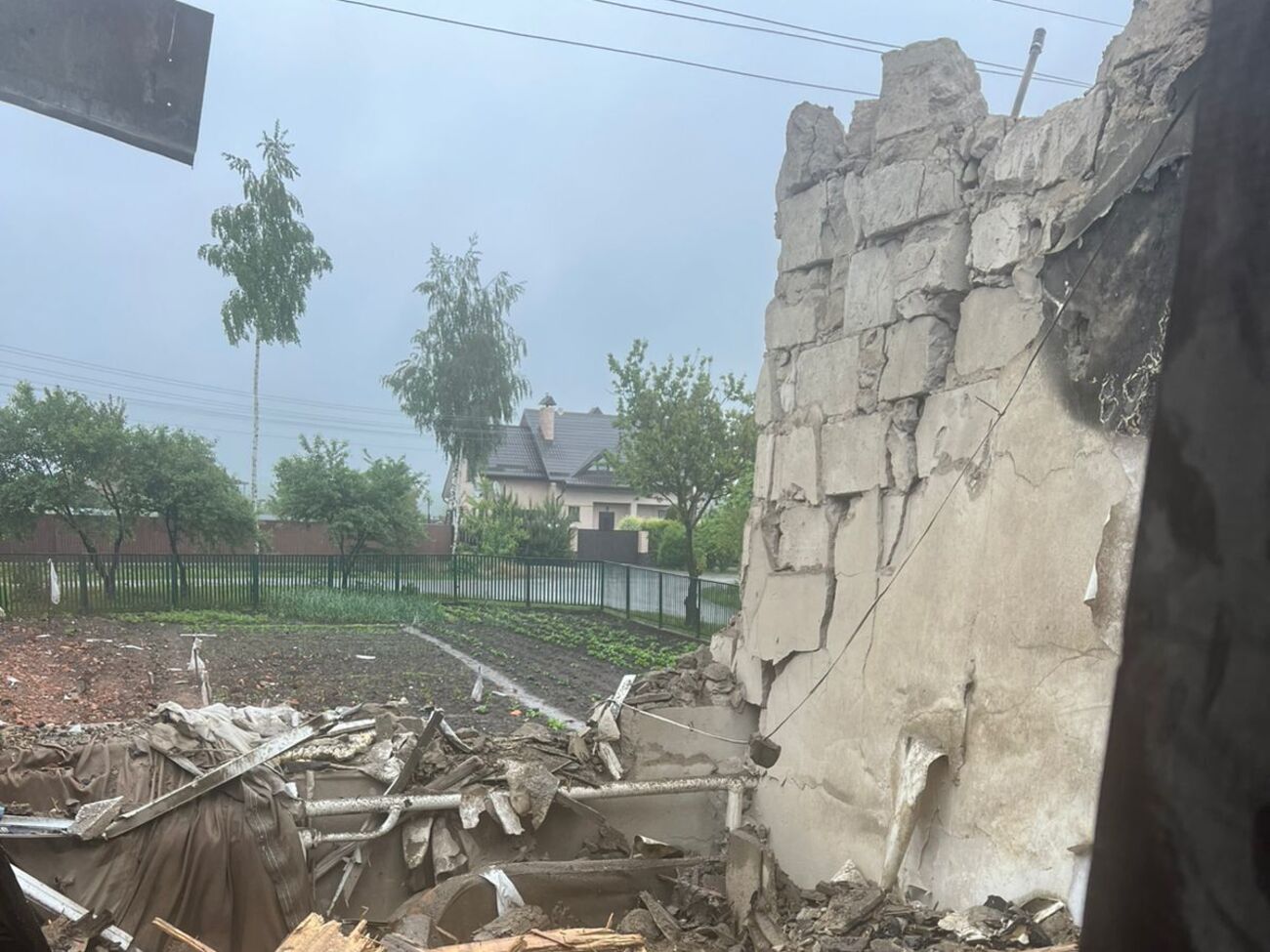 Атака оккупантов задела жилые дома