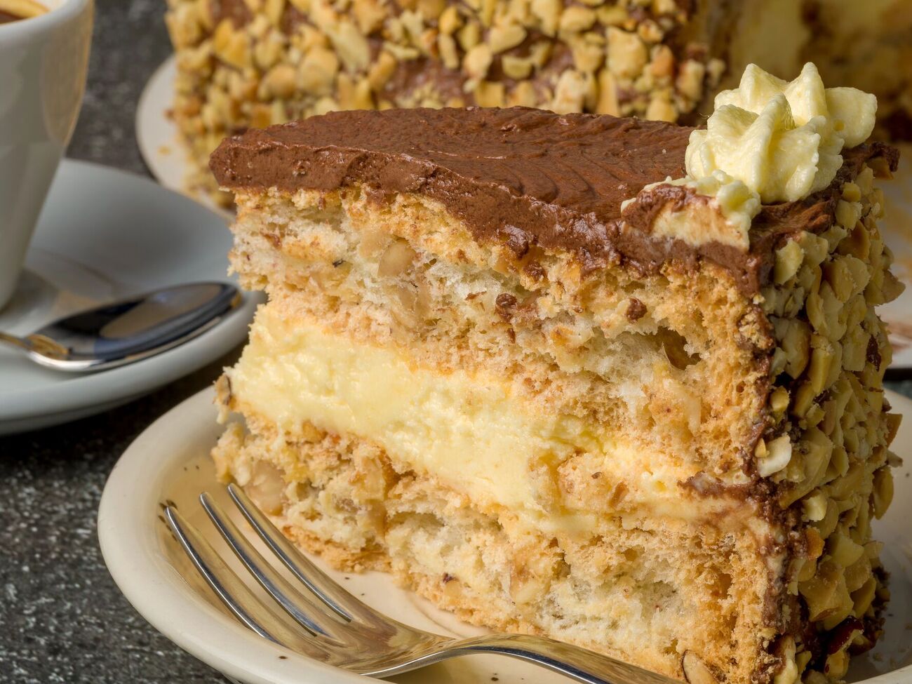 Торт содержит масляный крем