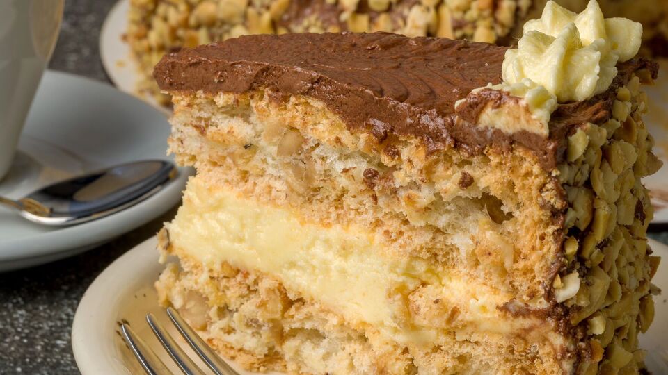 Торт містить масляний крем