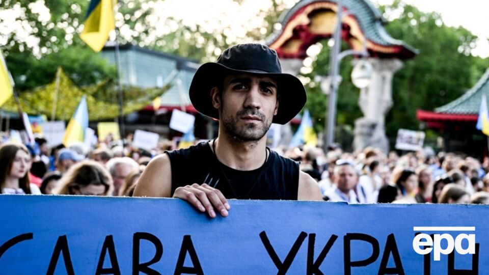 Страны – члены ЕС могут поднять вопрос отмены защиты для украинцев 12–13 июня, сообщили СМИ