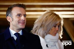 Макрон женился на своей учительнице в 2007 году, а спустя 10 лет стал президентом Франции
