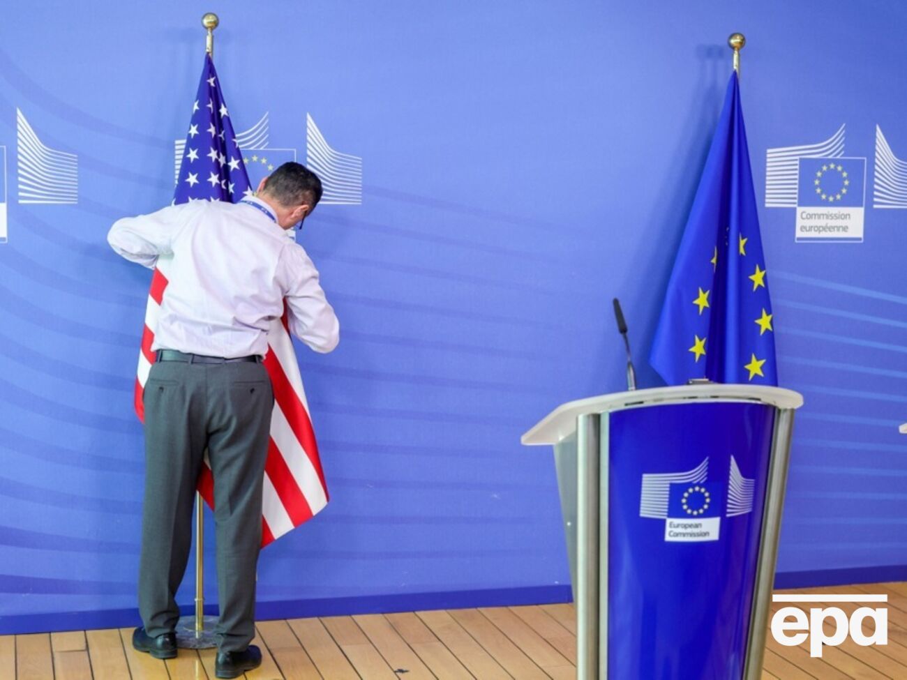 Теперь неясно, как ЕС и США намерены в дальнейшем согласовывать дополнительные пакеты санкций против РФ, отметили СМИ