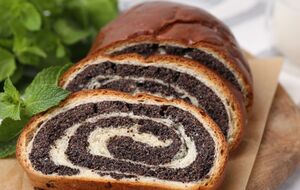 На заварному тісті маковий завиванець довго не черствіє