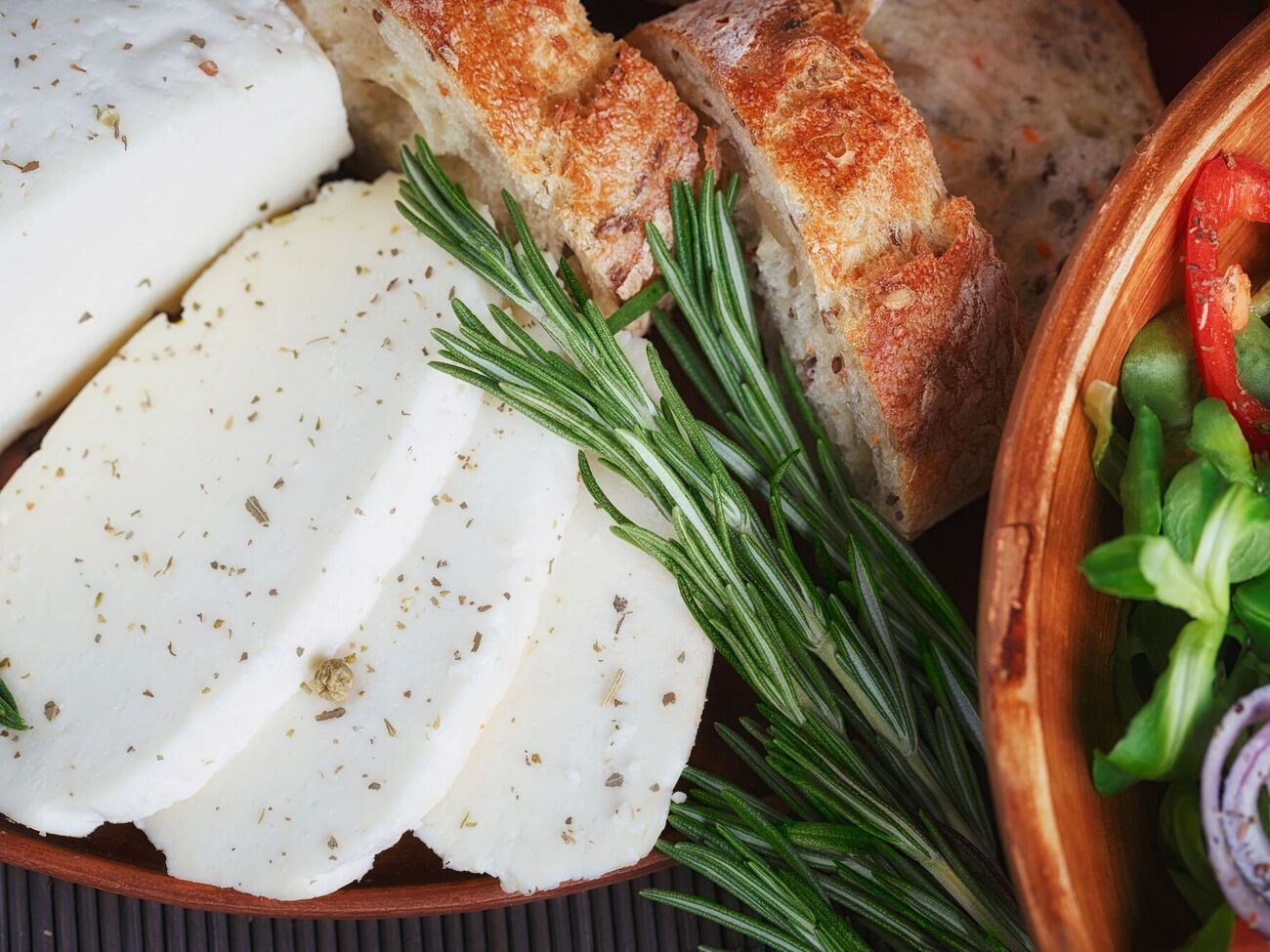 Домашний закусочный сыр получается очень вкусным