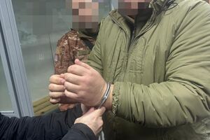 2023 року тоді ще комбриг улаштував свою дружину у бригаду, яку він очолює, на посаду стрільця, розповіли у ДБР