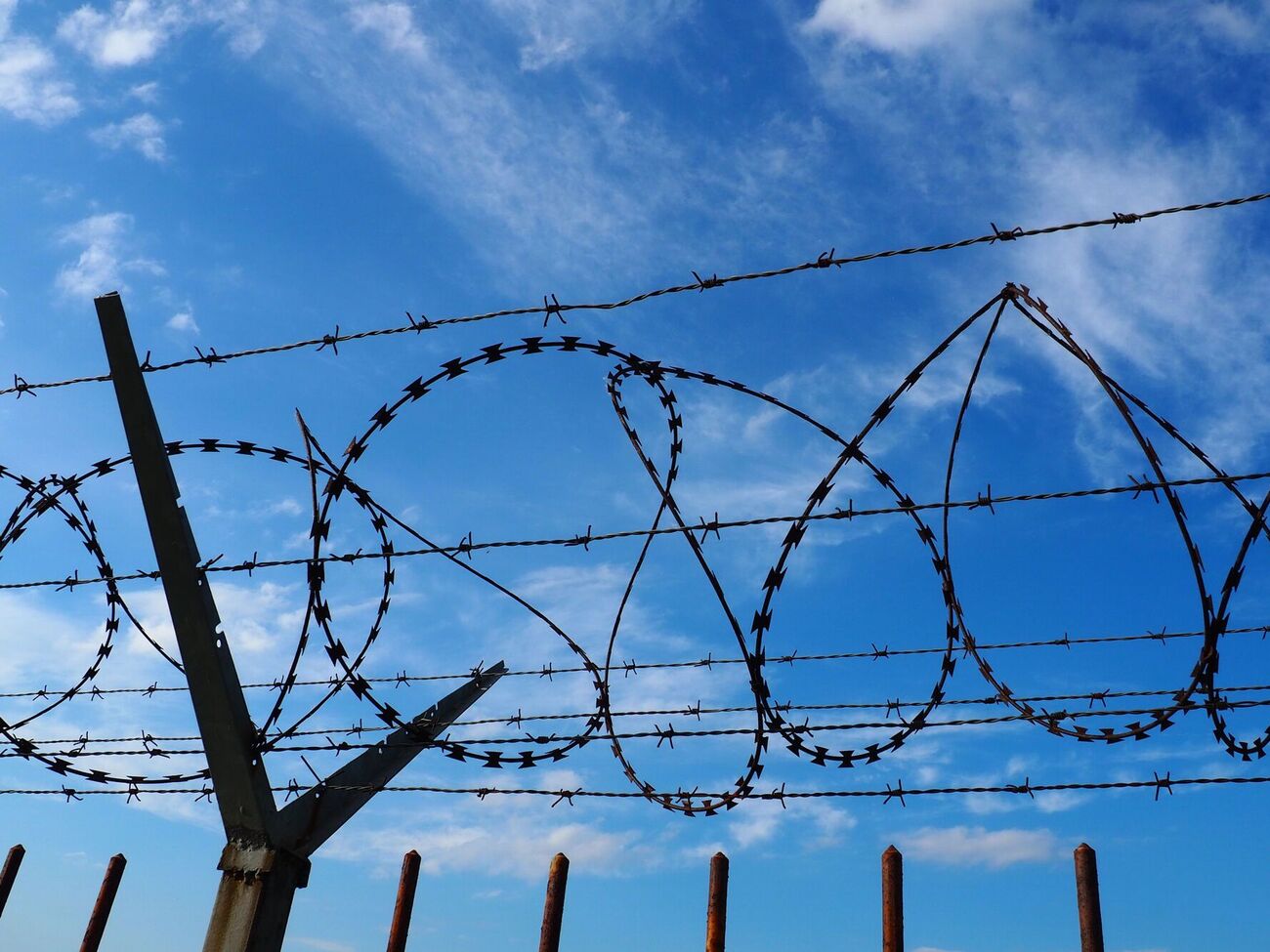 РФ пытается скрыть предполагаемые пытки, голод и плохое медобслуживание украинских военнопленных в десятках тюрем, отметило СМИ