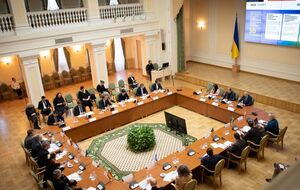 Правительство нарабатывает дальнейшие шаги в переговорах с Европейской комиссией, сказала Киреева