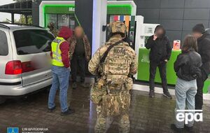 У фігурантів вилучили 12 автомобілів і 17 одиниць зброї