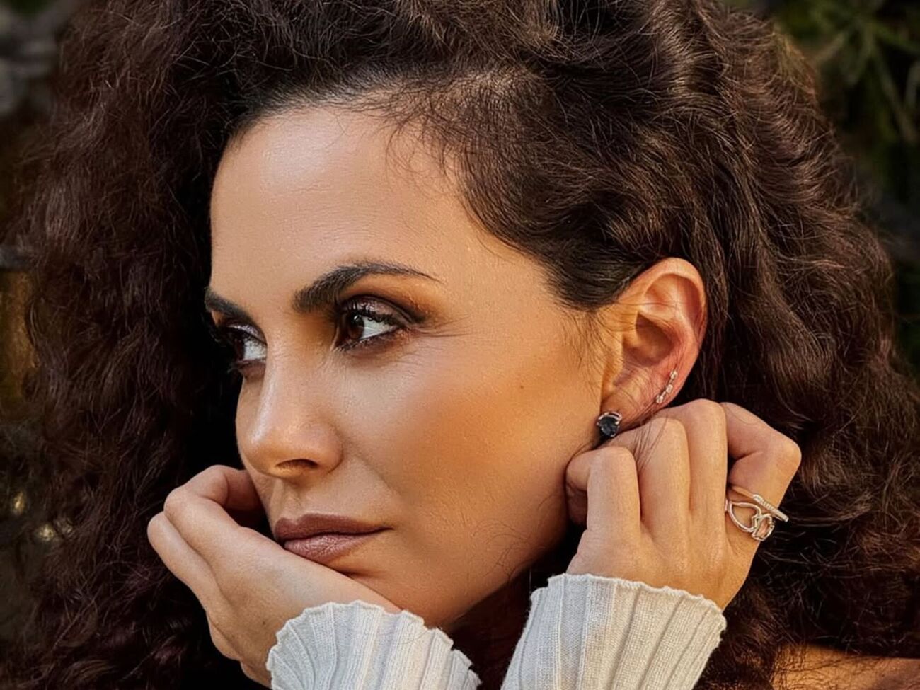 Каменских выбрала для прогулки свободный наряд