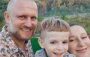 Отец умершего мальчика рассказал, что защитники врача в суде хлопочут об остановке производства по делу