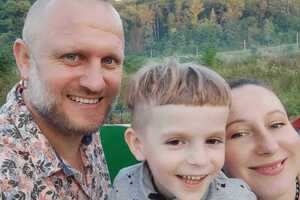 Батько померлого хлопчика розповів, що захисники лікарки в суді клопочуть про зупинення провадження у справі