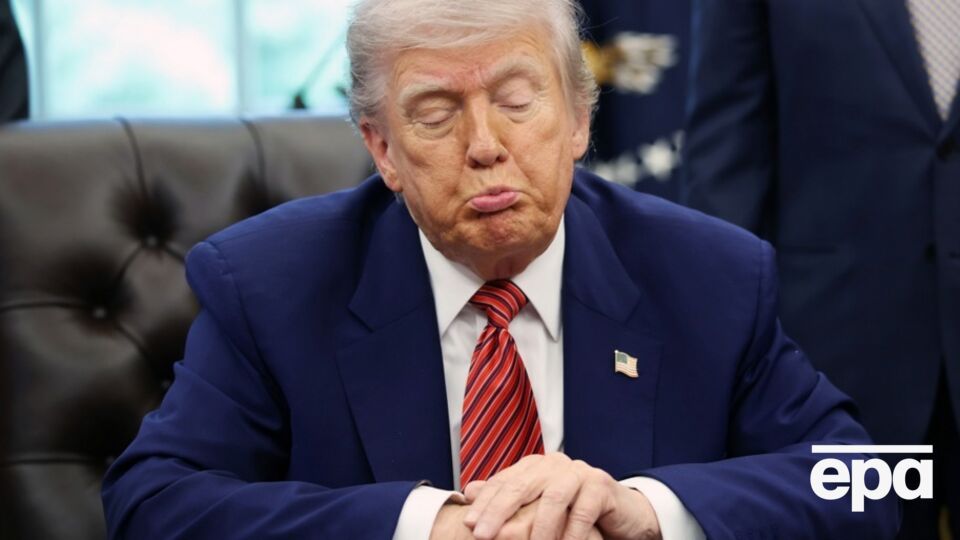 Трамп считает, что "нынешний статус-кво" не отвечает общим интересам по привлечению РФ за стол переговоров, отметило СМИ