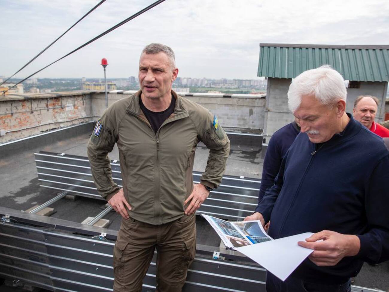 Продолжается восстановление еще 12 домов в Киеве, рассказал Кличко