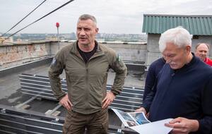 Продолжается восстановление еще 12 домов в Киеве, рассказал Кличко