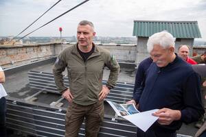 Продолжается восстановление еще 12 домов в Киеве, рассказал Кличко