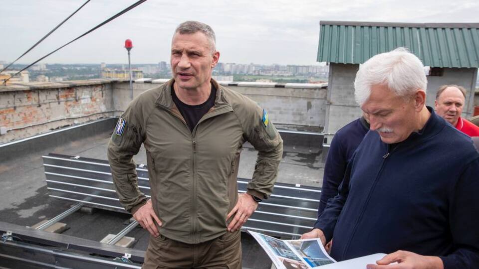 Продолжается восстановление еще 12 домов в Киеве, рассказал Кличко