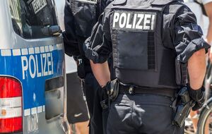 Фігурантів підозрюють у збиранні коштів для псевдореспублік, які РФ "проголосила" на сході України. Один із підозрюваних також міг перевозити туди вантажі