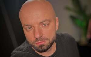 В 2021 году Демин заявил, что разошелся с женой
