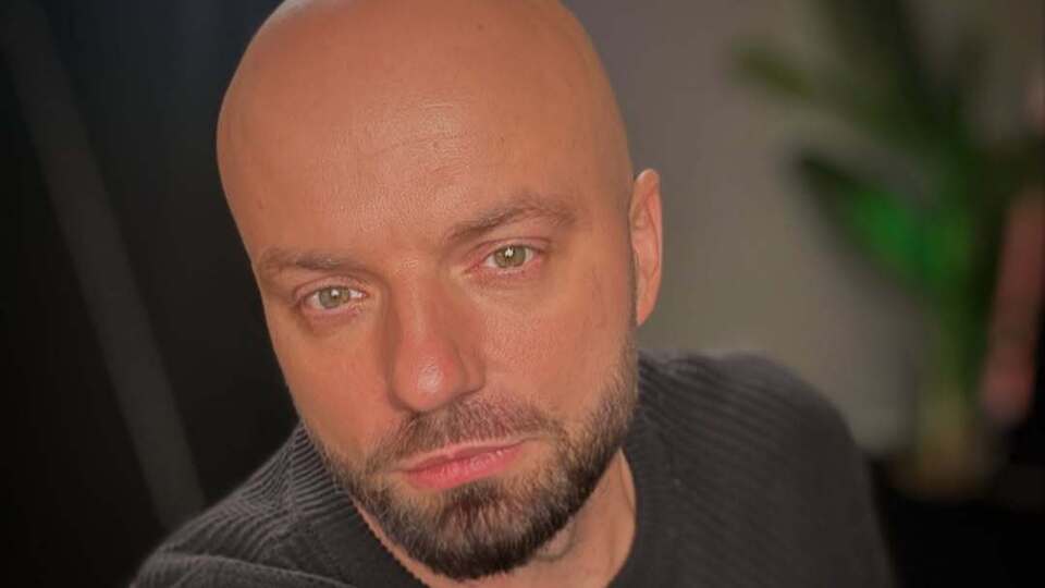 В 2021 году Демин заявил, что разошелся с женой