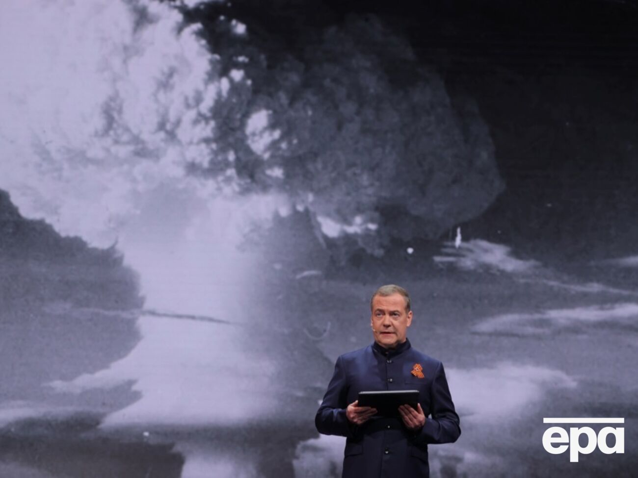 Медведєв відповів на допис Трампа про те, що Путін грається з вогнем