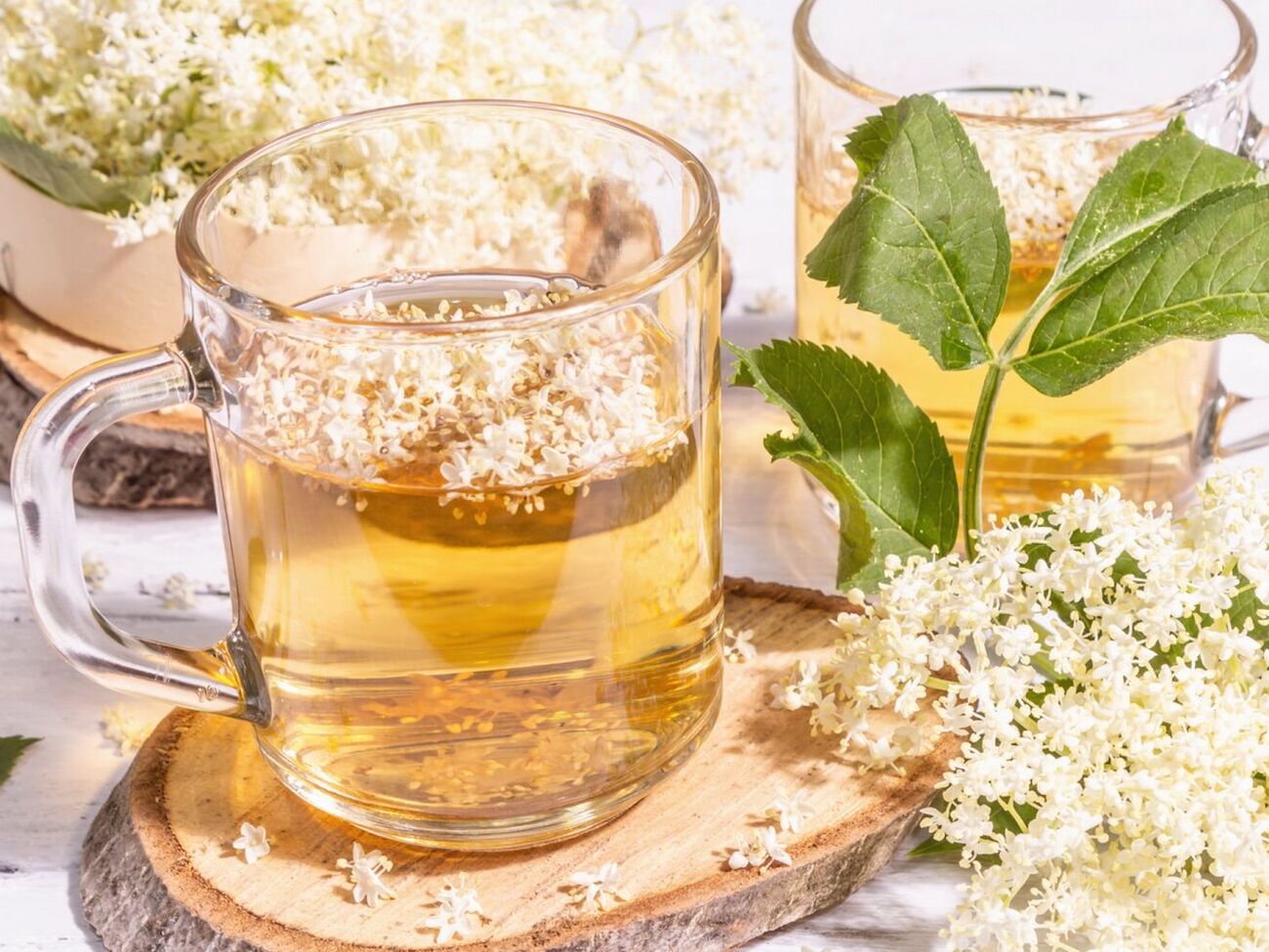 На 10 л воды нужно добавить 15 соцветий бузины