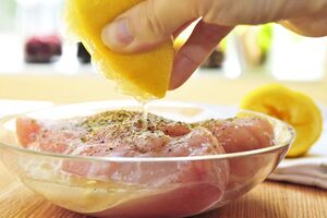 Для маринування курячого м'яса знадобиться чотири години