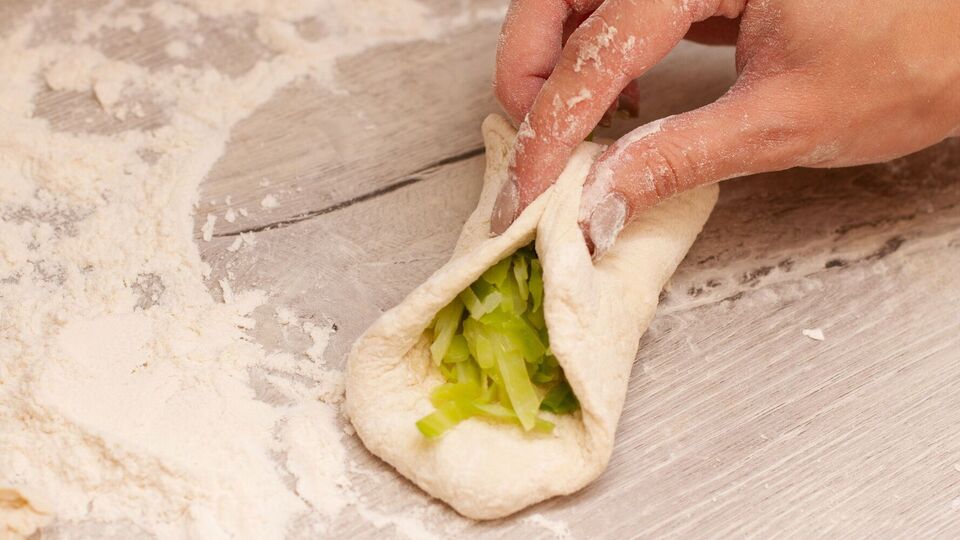 Начинку нужно плотно защипывать