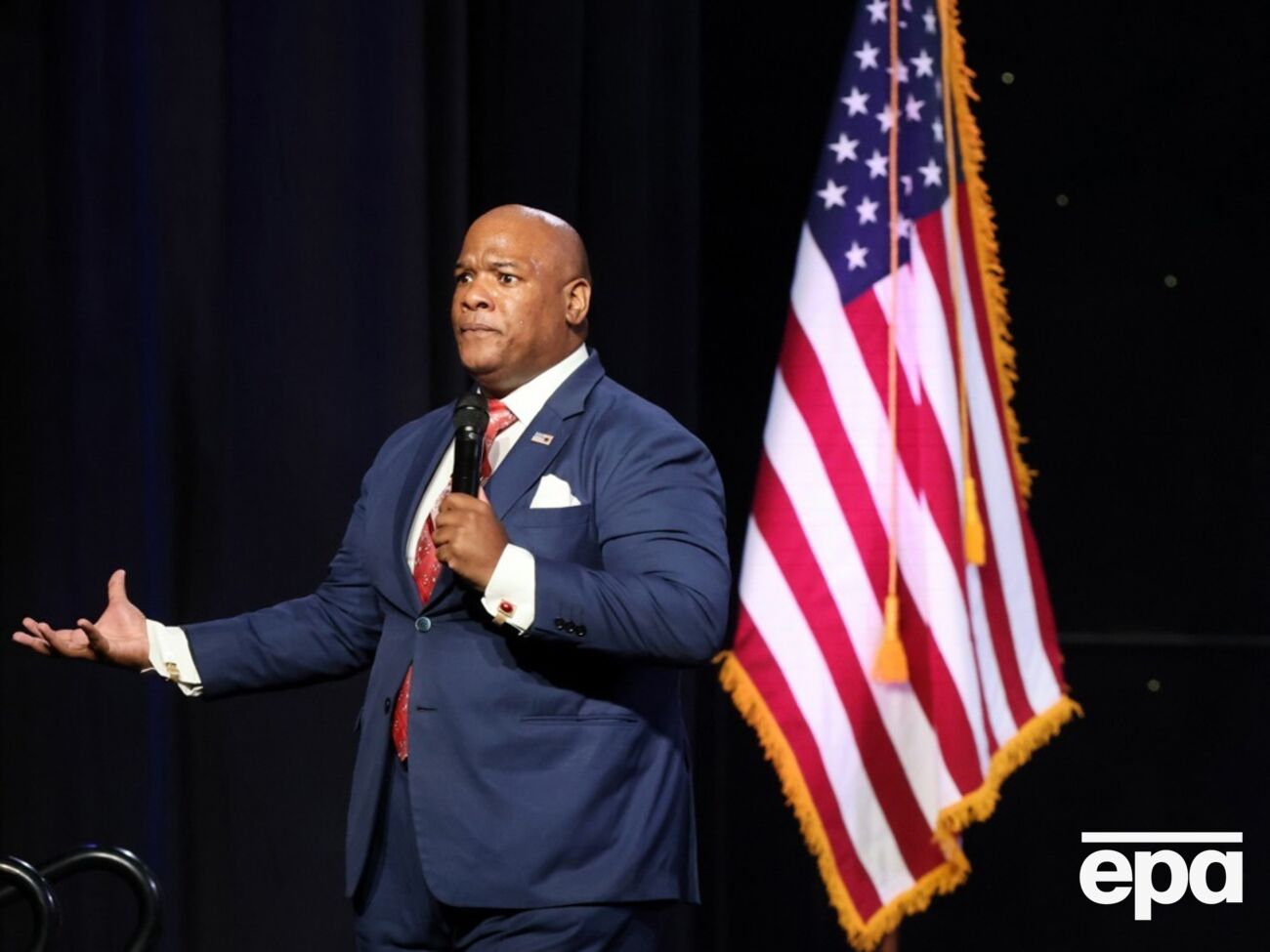 Пастор назвал Путина военным преступником