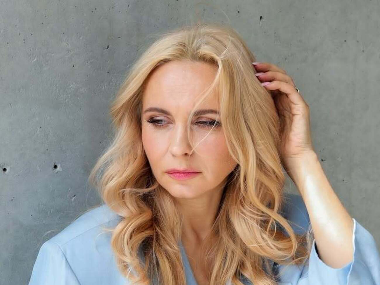 Ребрик отметила, что ей надоели дожди и холод в мае