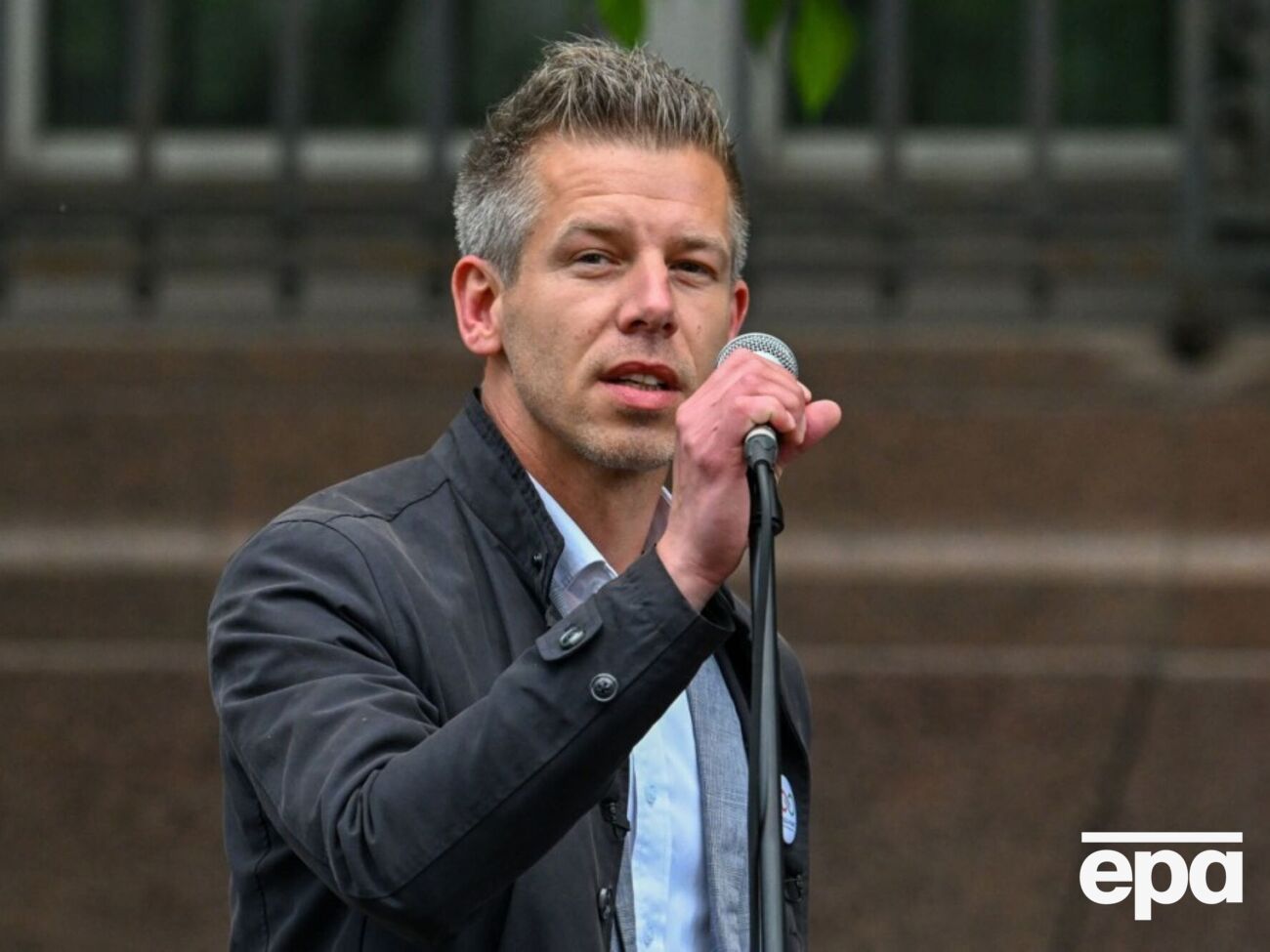 По словам Мадяра, подозреваемый в шпионаже также имел хорошие отношения с членами партии Орбана "Фидес"