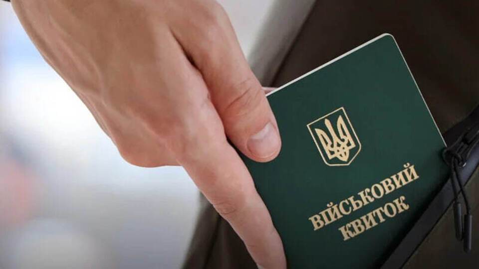 Слідчі повідомили двох фігурантів про підозру