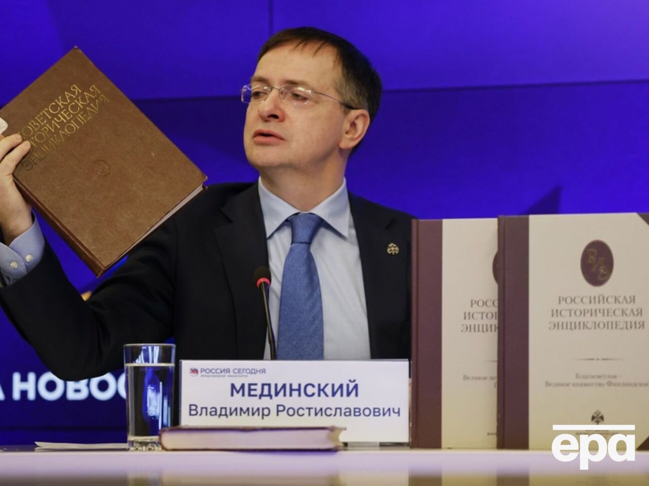 За словами Мединського, він нібито запропонував Умєрову "точну дату й місце зустрічі"