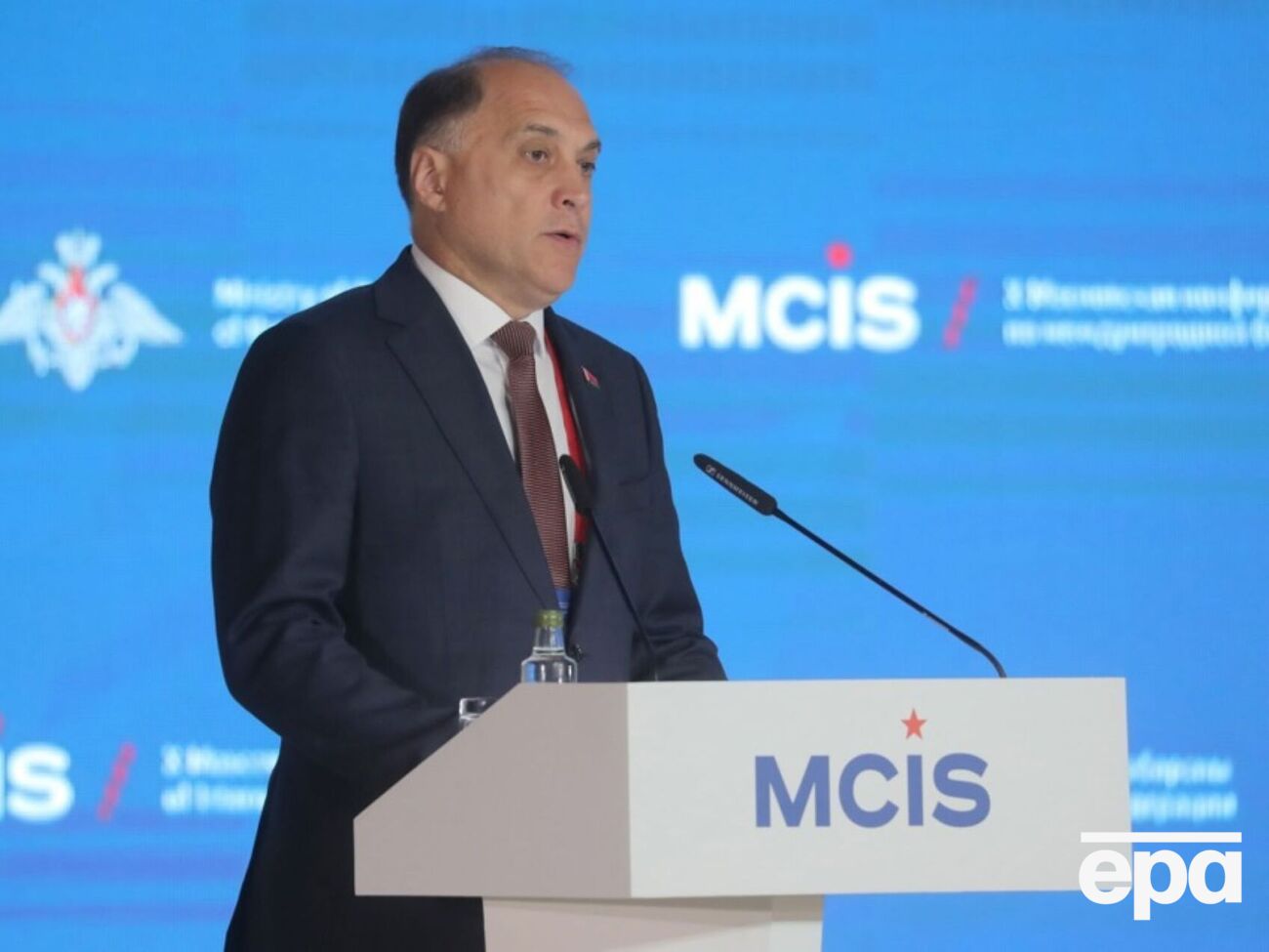 По словам Вольфовича, подготовка к размещению "Орешника" якобы идет по плану