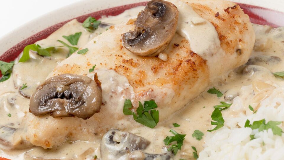 Для рецепту вам знадобиться 350 г печериць або глив