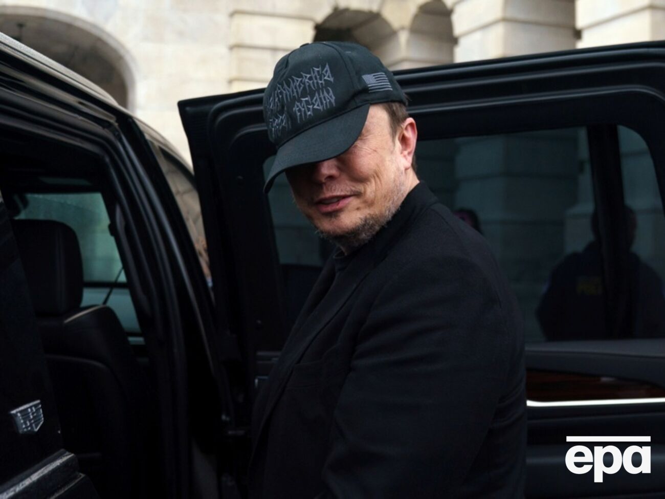 Маск оголосив про своє рішення за день після того, як телеканал CBS опублікував уривок інтерв'ю, у якому він розкритикував центральну частину законодавчого порядку денного Трампа