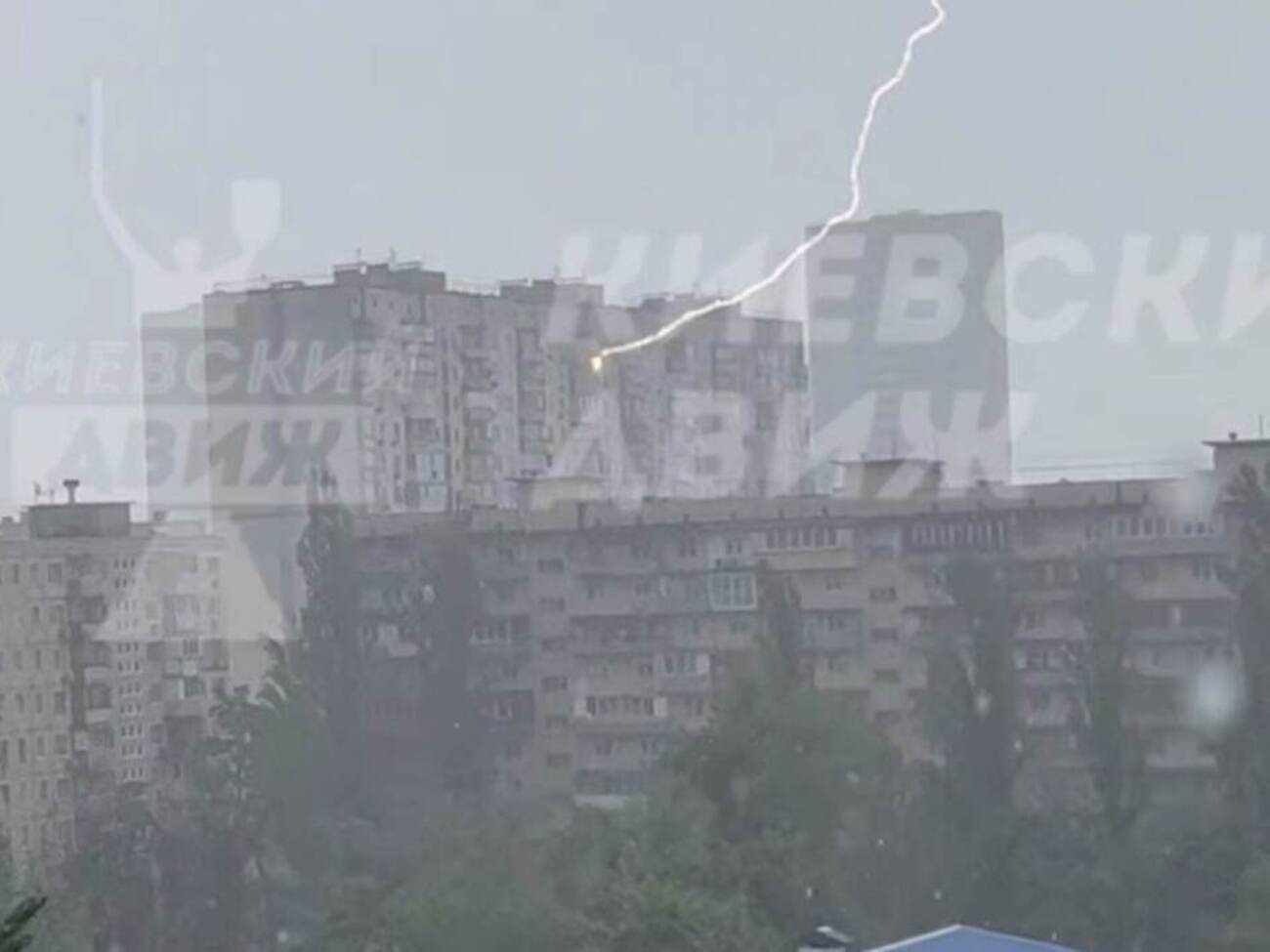 Киев заливает водой