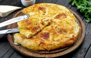 Хачапури после обжарки смазывают маслом